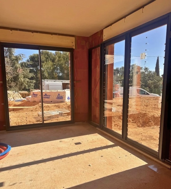 des coffres de volets roulants invisibles dans le Sud de la France 13,83,84,04,05,06