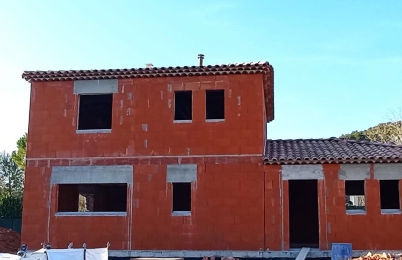 coffres de volets roulants demi linteaux à Eze dans les Alpes maritimes