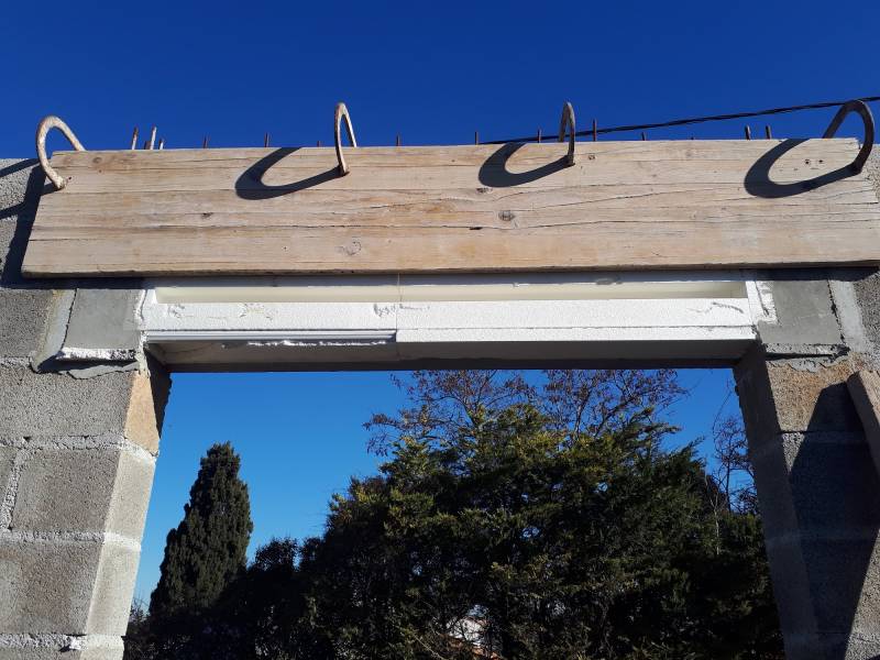 coffrage pour volet roulant à Velaux dans la région d'Aix Marseille