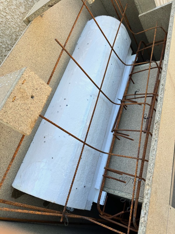 utiliser un coffrage de window et réaliser un lettrage en béton 