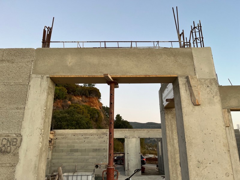 coffrer des demi-linteaux pour réservations de volets roulants en Corse