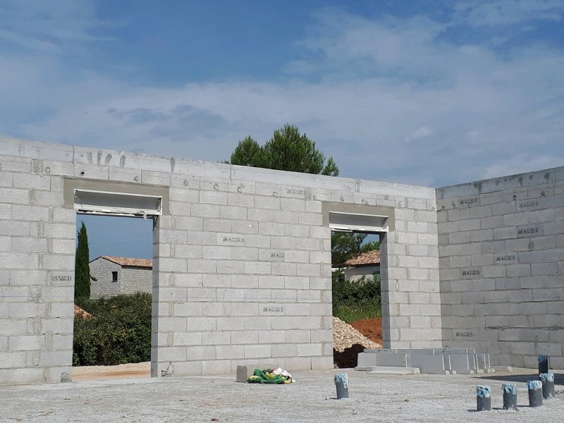 coffrages pour volets roulants demi-linteaux dans les Alpilles
