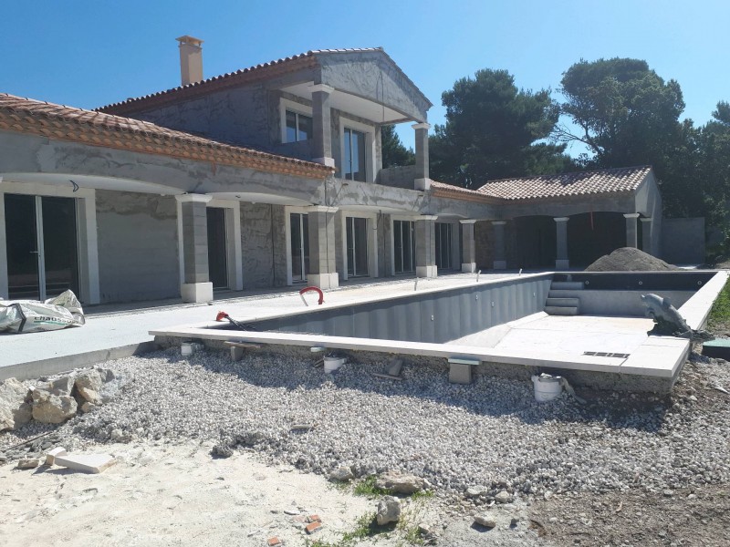 cintres en polystyrène dans le Luberon