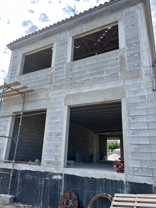 coffres pour volets roulants invisibles en façade et à l'intérieur de l'habitat à Solliès ville dans le Var 83