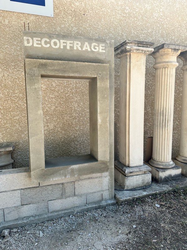 utiliser un coffrage de window et réaliser un lettrage en béton 