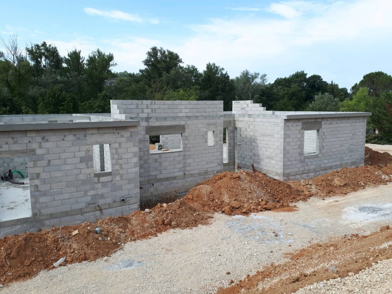 fournisseur de coffres volets roulants dans les Alpilles, en région Paca