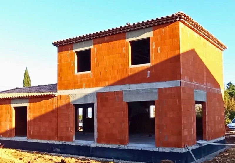 coffres de volets roulants demi linteaux à Eze dans les Alpes maritimes