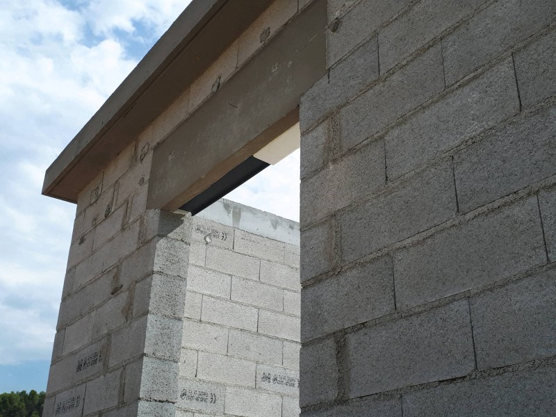 coffre pour volet roulant intégré dans la maçonnerie à Eygalières dans les Alpilles