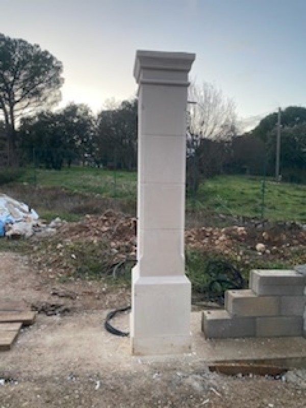 utiliser un coffrage pour fabriquer un poteau de portail à Rousset dans le sud de la France
