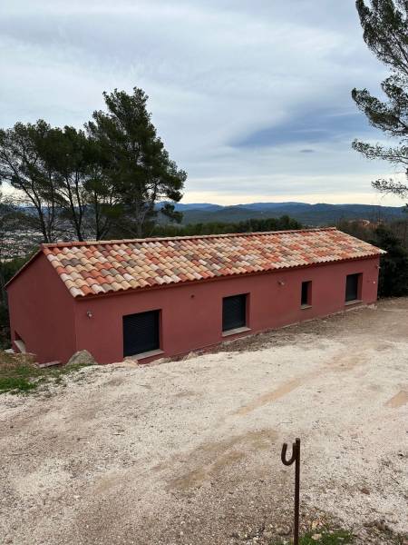 Comment couler des réservations demi-linteaux pour volets roulants d'une maison individuelle à Sanary sur Mer dans le Var?