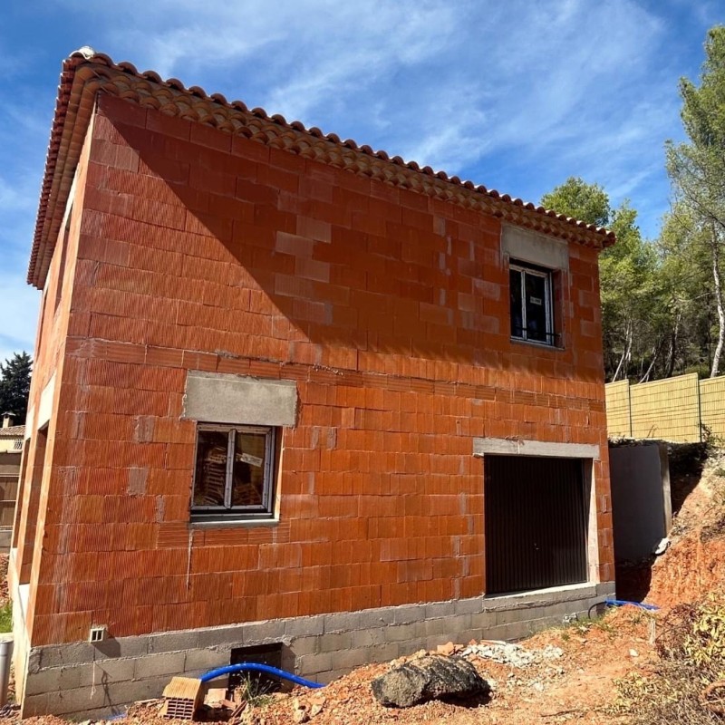 coffrages de réservations pour volets roulants demi-linteaux à Vauvenargues, dans l'arrière pays aixois