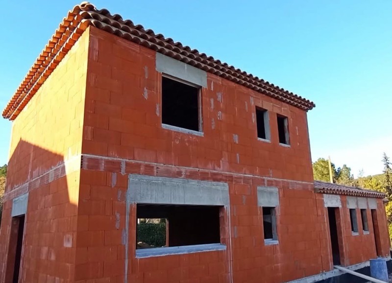 coffres de volets roulants demi linteaux à Eze dans les Alpes maritimes