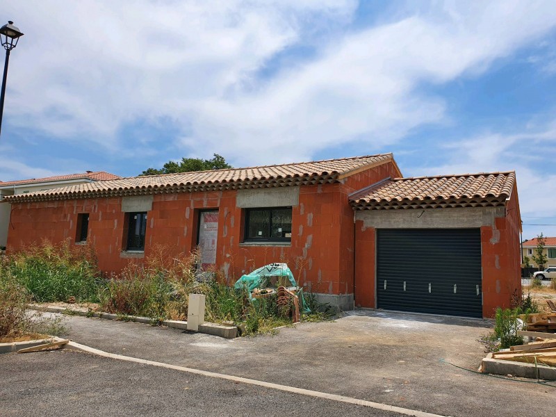 Coffrer un coffre demi-linteau pour volet roulant à Meyreuil 13590 dans les Bouches du Rhone