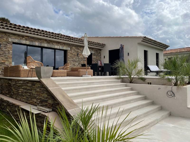 coffrages pour volets roulants invisibles à Aureille 13930 dans les Alpilles