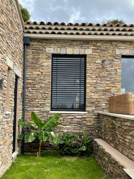 coffrage volet roulant intégré dans la maçonnerie à Aureille 13930