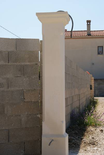 Où trouver un expert en coffrages de piliers de portail à couler en béton à Gordes en Provence?
