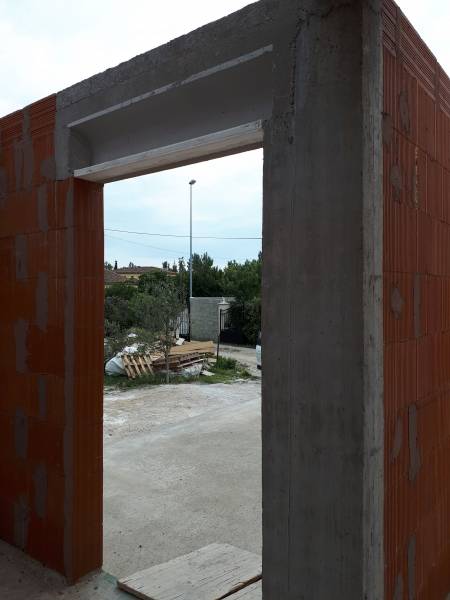 coffre demi-linteau béton  pour dissimuler les volets roulants en région  Paca