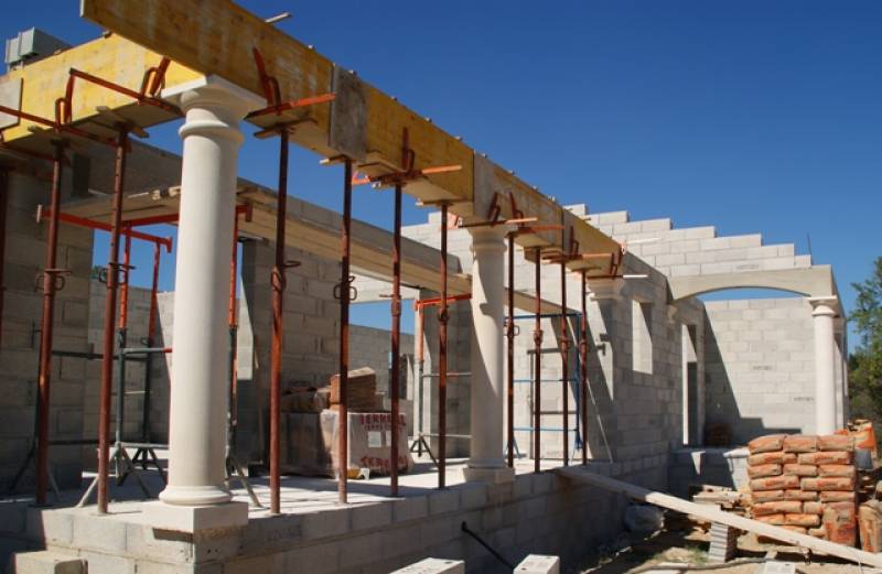 colonnes lisses sur-mesure à Chateauneuf les Martigues