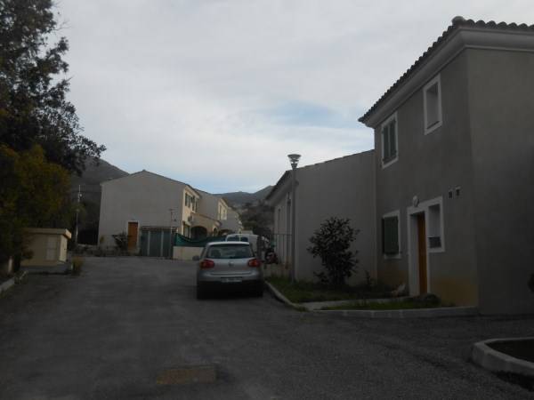 corniches en béton à Patrimonio, en Corse