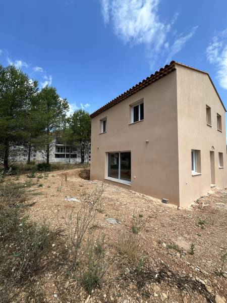 coffres de volets roulants intégrés à la façade à Esparron de Verdon