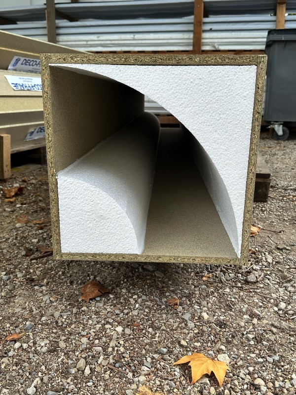 coffrages pour poteaux béton spécifiques réalisés en atelier en bois et polystyrène disponibles à Privas en Ardèche