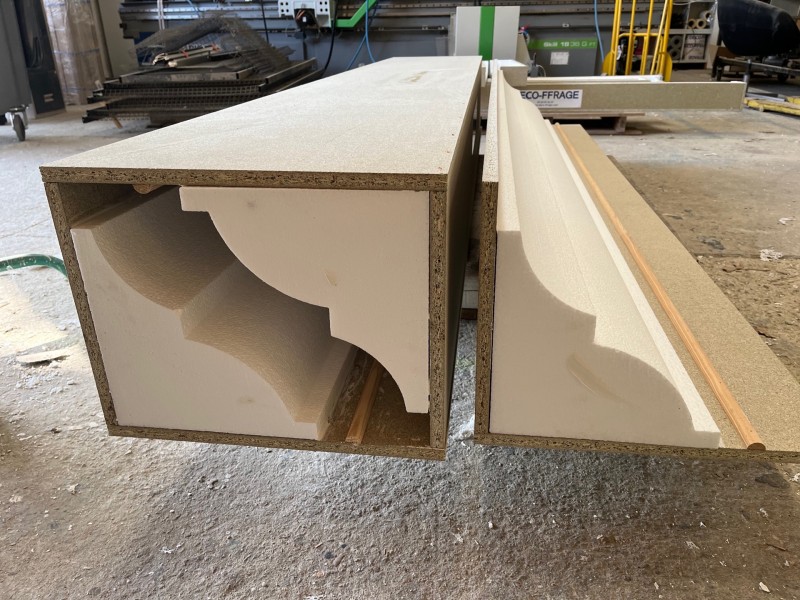 coffrage corniche moulurée en bois et polystyrène expansé à Vidauban dans le Var
