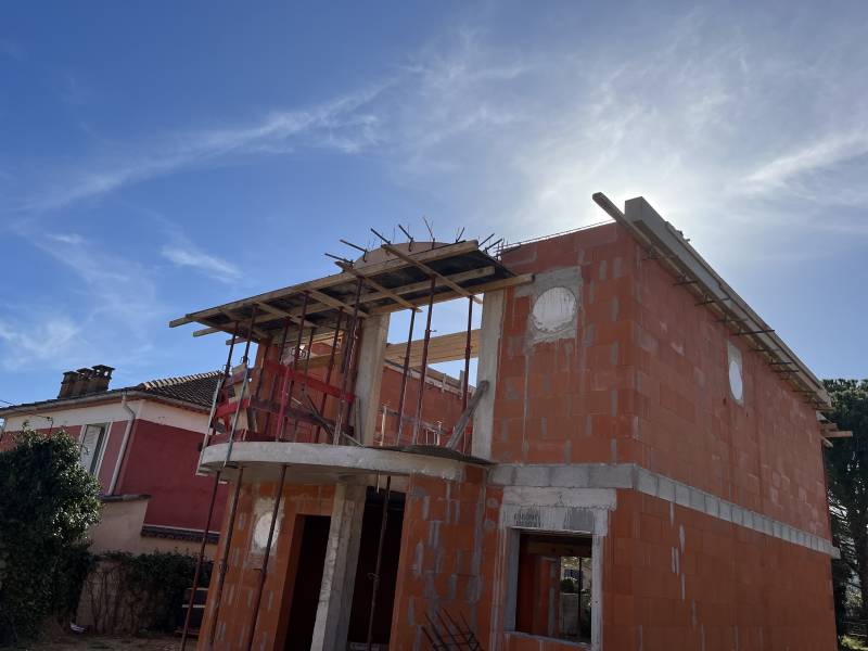 réaliser des ouvertures arrondies à l'aide de coffrages en polystyrène à Robion dans le Vaucluse 84
