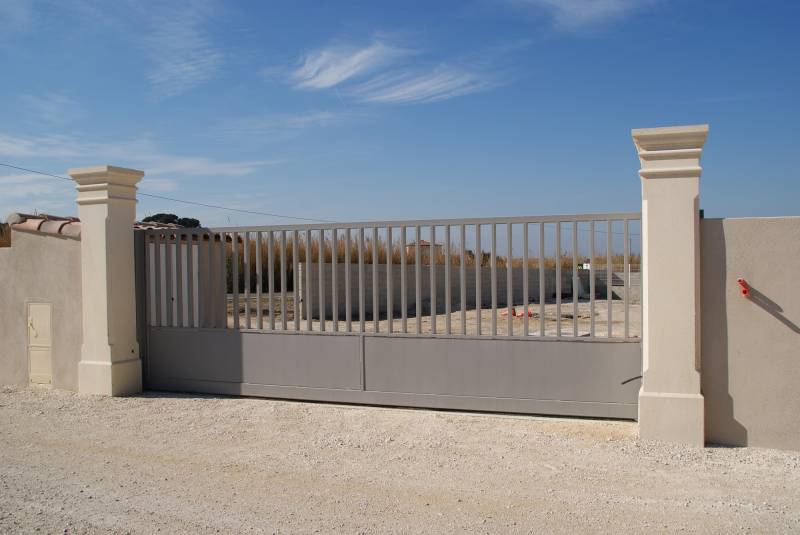 poteaux carrés sur mesure à Gignac la Nerthe