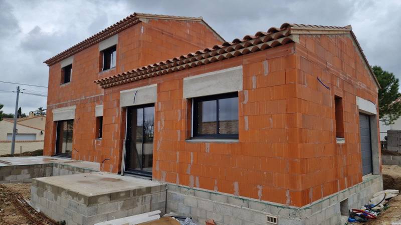 coffres demi-linteaux invisibles en façade dans le sud de la France 13,83,04,84,06,05,30,26,07