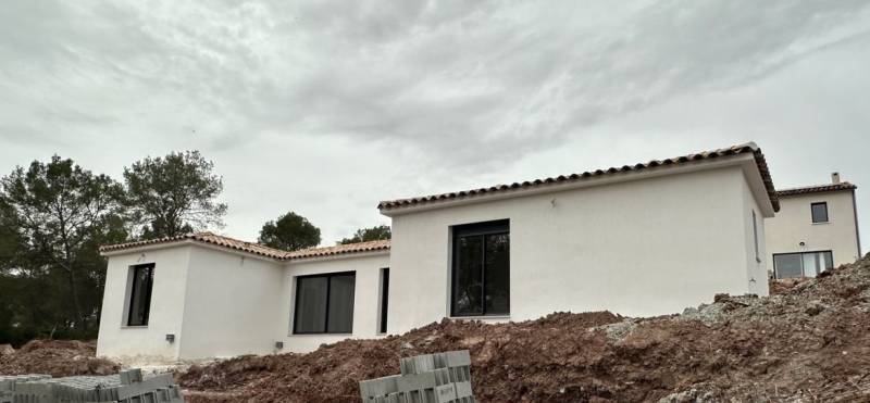 coffres demi linteaux avec sous-face grise intégrée dans le Gard 30